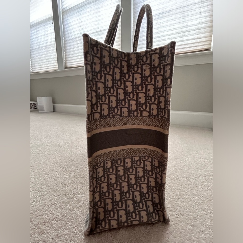 Authentic EUC Dior Ecru and Gray Oblique Book Tote Large. RT $3,750 - Picture 2 of 10